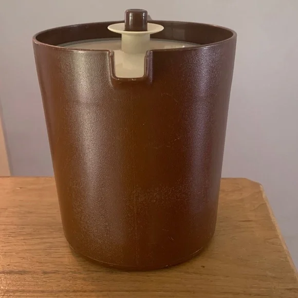 Tupperware Pitcher - Picture 2 of 8